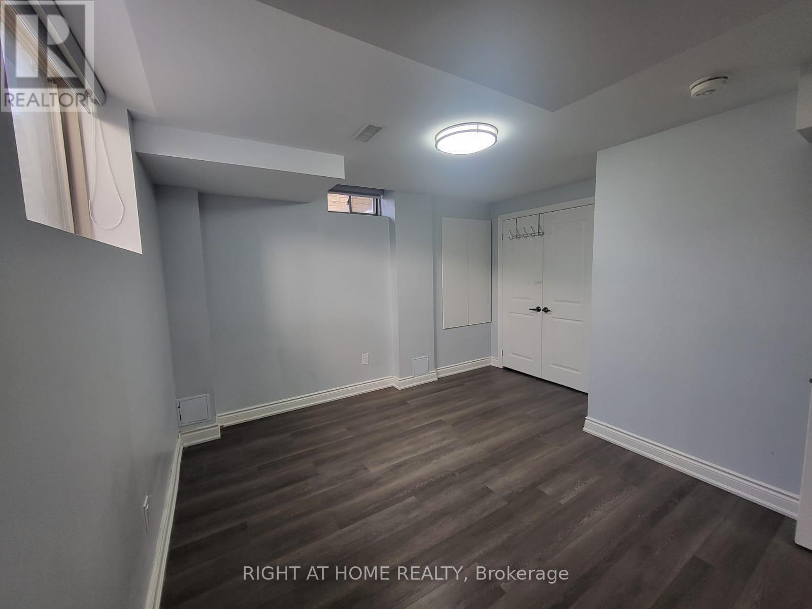 












LOWER - 1218 CORBY WAY

,
Innisfil,




Ontario
L9S0R1

