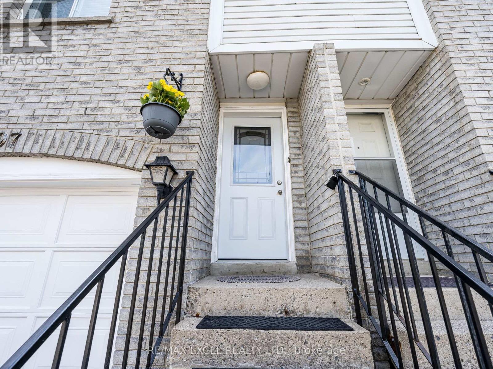 












97 WILLIAM CURTIS CIRCLE

,
Newmarket (Gorham-College Manor),




Ontario
L3Y8L8

