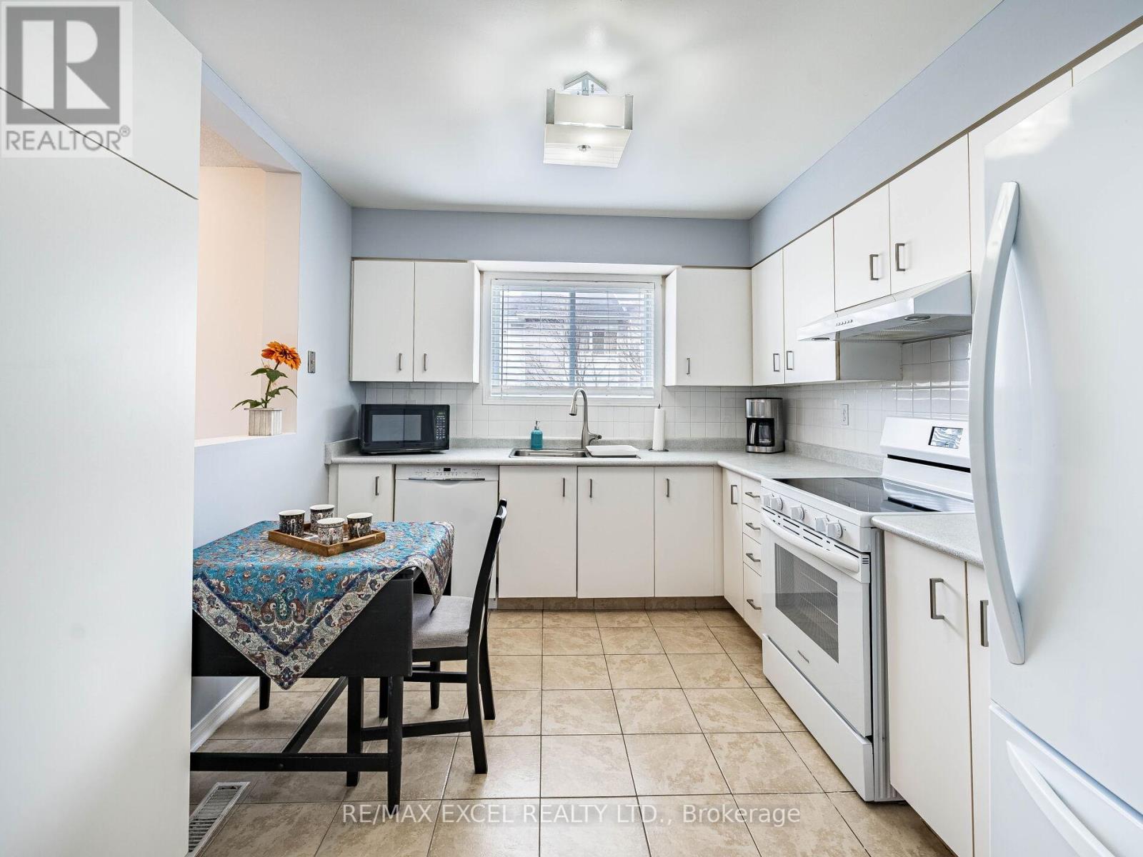 












97 WILLIAM CURTIS CIRCLE

,
Newmarket (Gorham-College Manor),




Ontario
L3Y8L8

