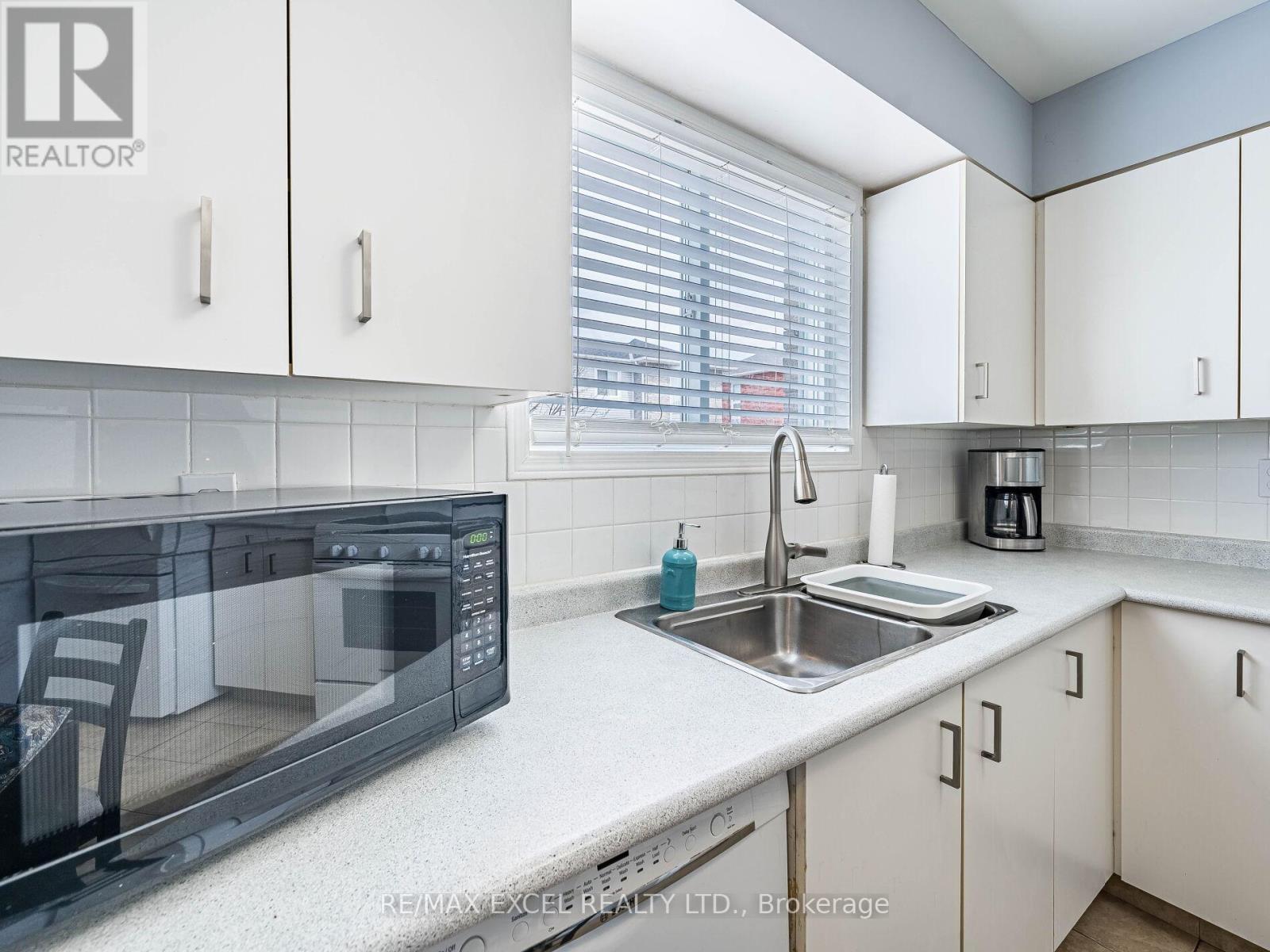 












97 WILLIAM CURTIS CIRCLE

,
Newmarket (Gorham-College Manor),




Ontario
L3Y8L8

