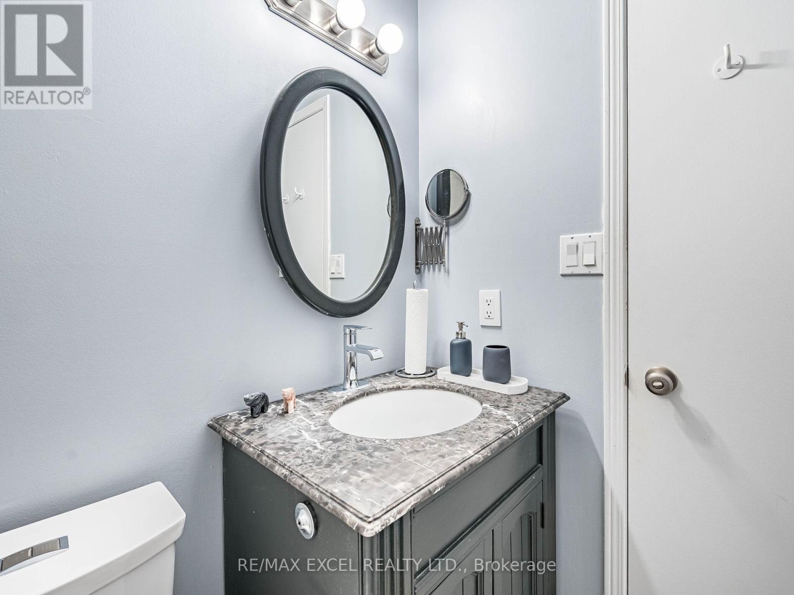 












97 WILLIAM CURTIS CIRCLE

,
Newmarket (Gorham-College Manor),




Ontario
L3Y8L8

