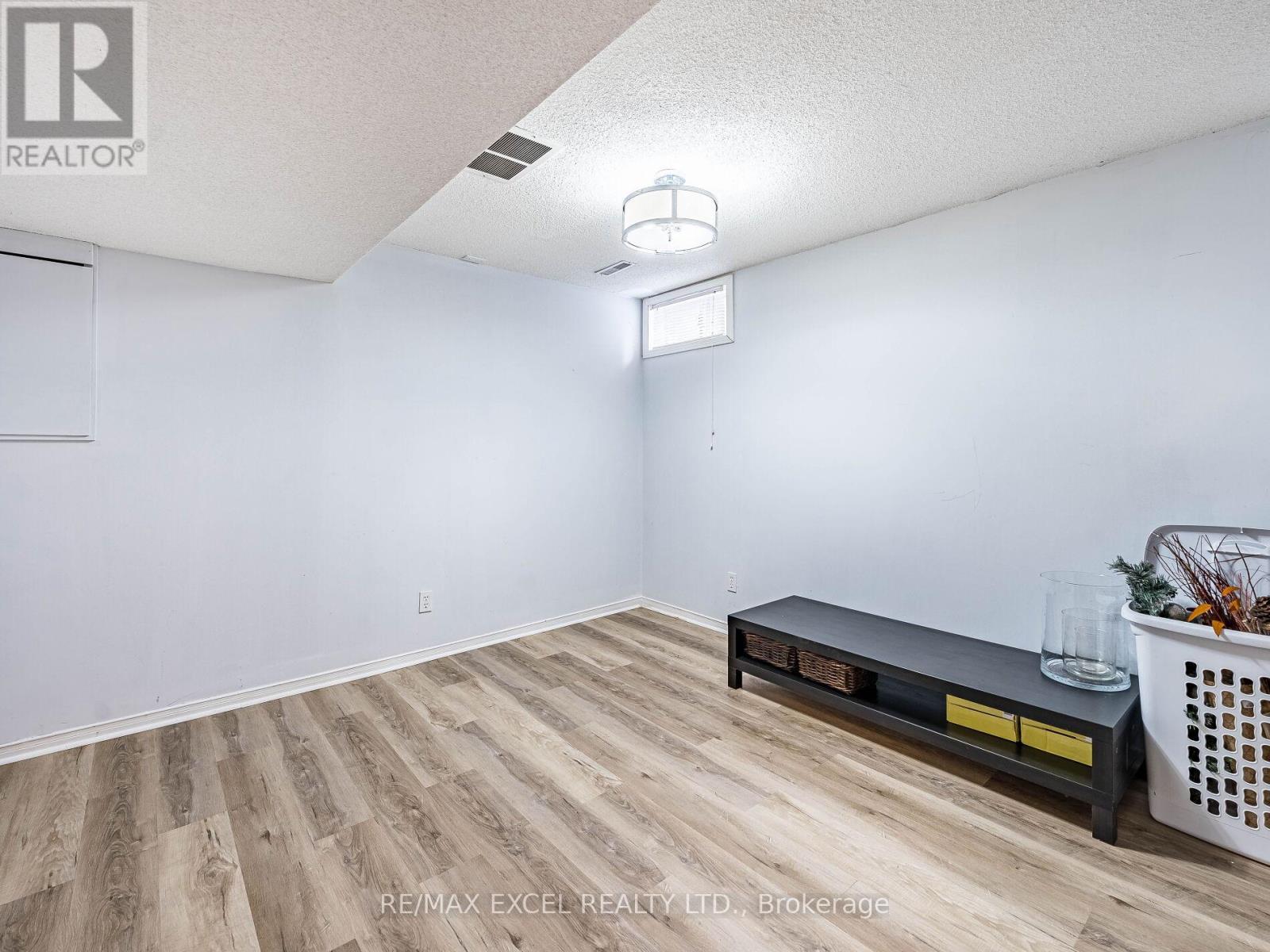 












97 WILLIAM CURTIS CIRCLE

,
Newmarket (Gorham-College Manor),




Ontario
L3Y8L8

