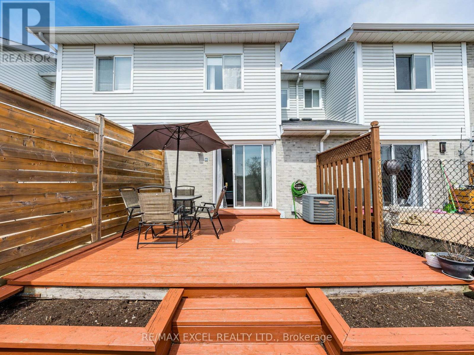 












97 WILLIAM CURTIS CIRCLE

,
Newmarket (Gorham-College Manor),




Ontario
L3Y8L8


