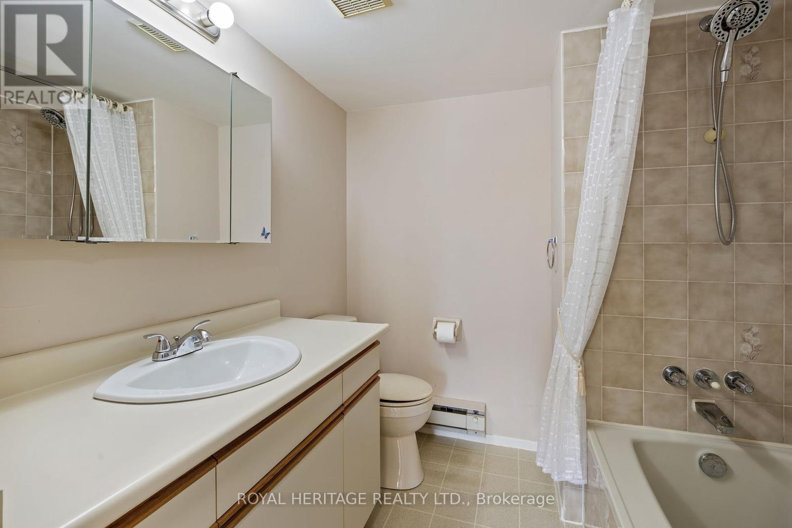 












304 - 41 ASH STREET

,
Uxbridge,




Ontario
L9P1E2

