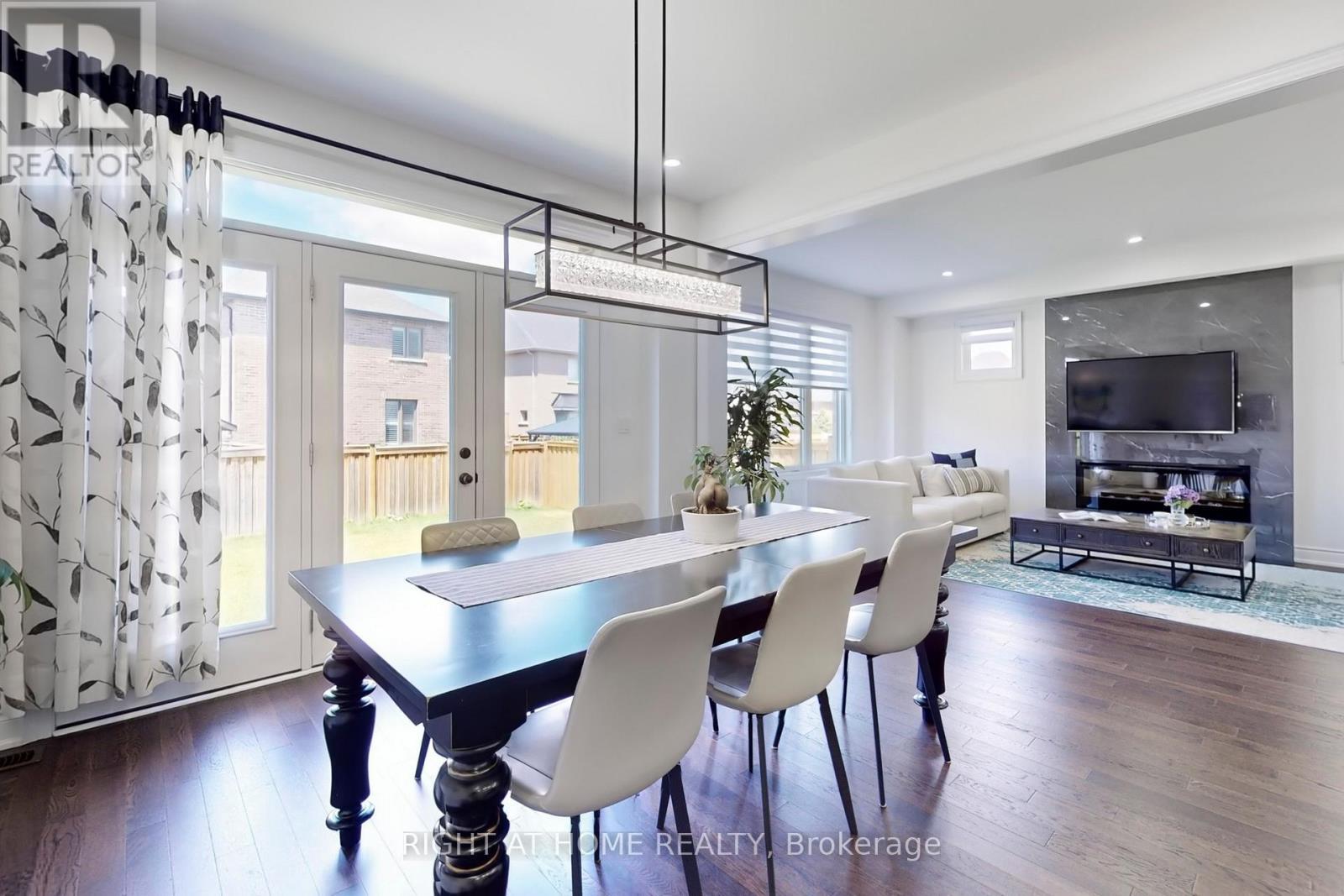 












1348 BLACKMORE STREET

,
Innisfil (Alcona),




Ontario
L9S0P2

