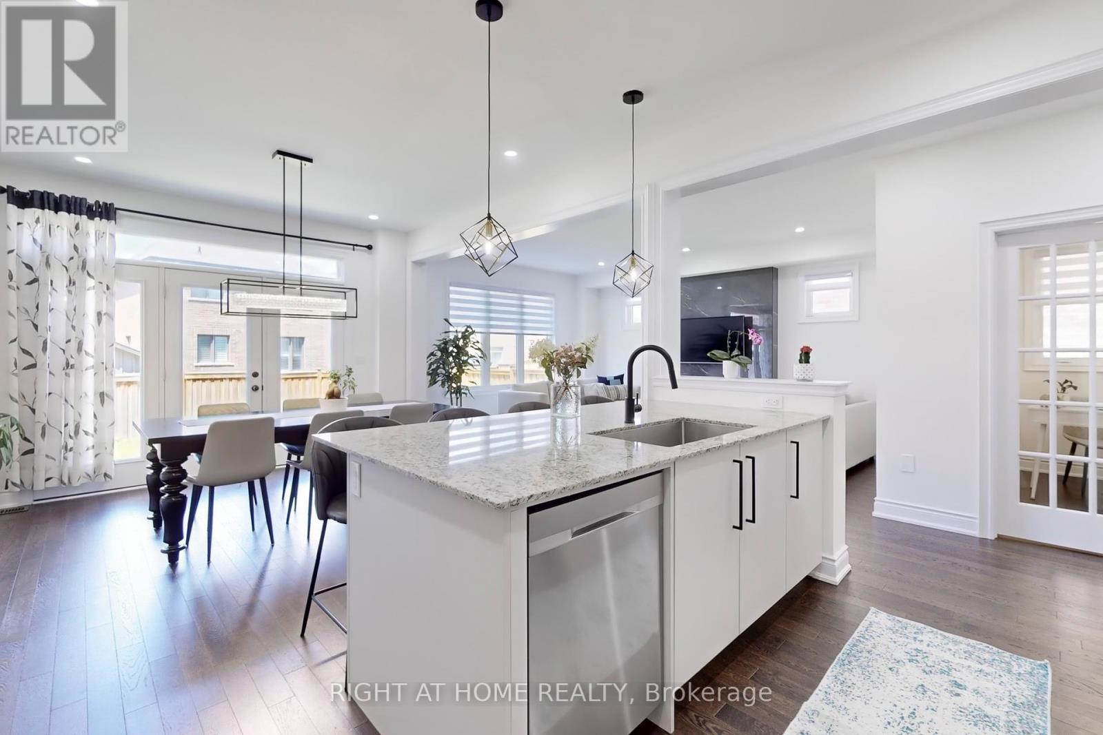 












1348 BLACKMORE STREET

,
Innisfil (Alcona),




Ontario
L9S0P2

