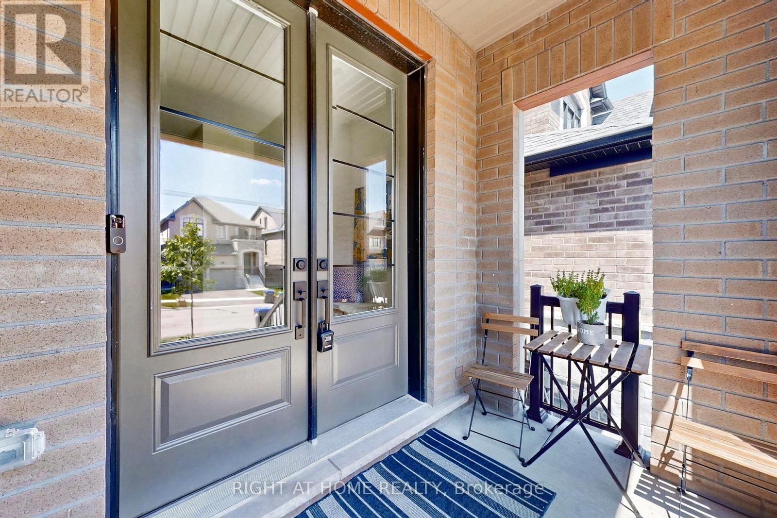 












1348 BLACKMORE STREET

,
Innisfil (Alcona),




Ontario
L9S0P2

