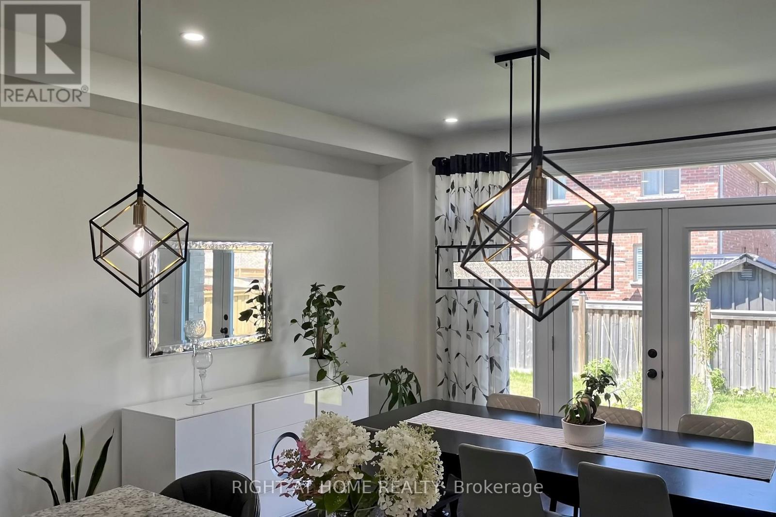 












1348 BLACKMORE STREET

,
Innisfil (Alcona),




Ontario
L9S0P2

