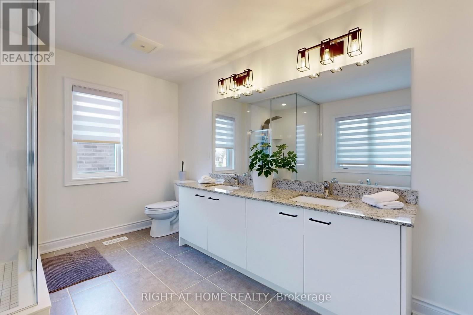 












1348 BLACKMORE STREET

,
Innisfil (Alcona),




Ontario
L9S0P2

