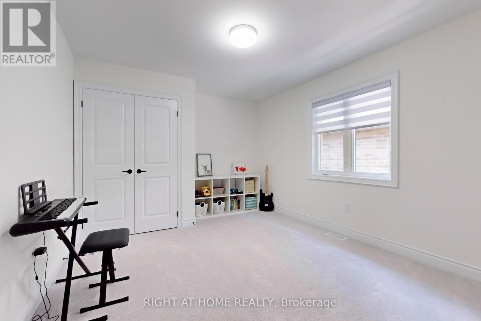 












1348 BLACKMORE STREET

,
Innisfil (Alcona),




Ontario
L9S0P2


