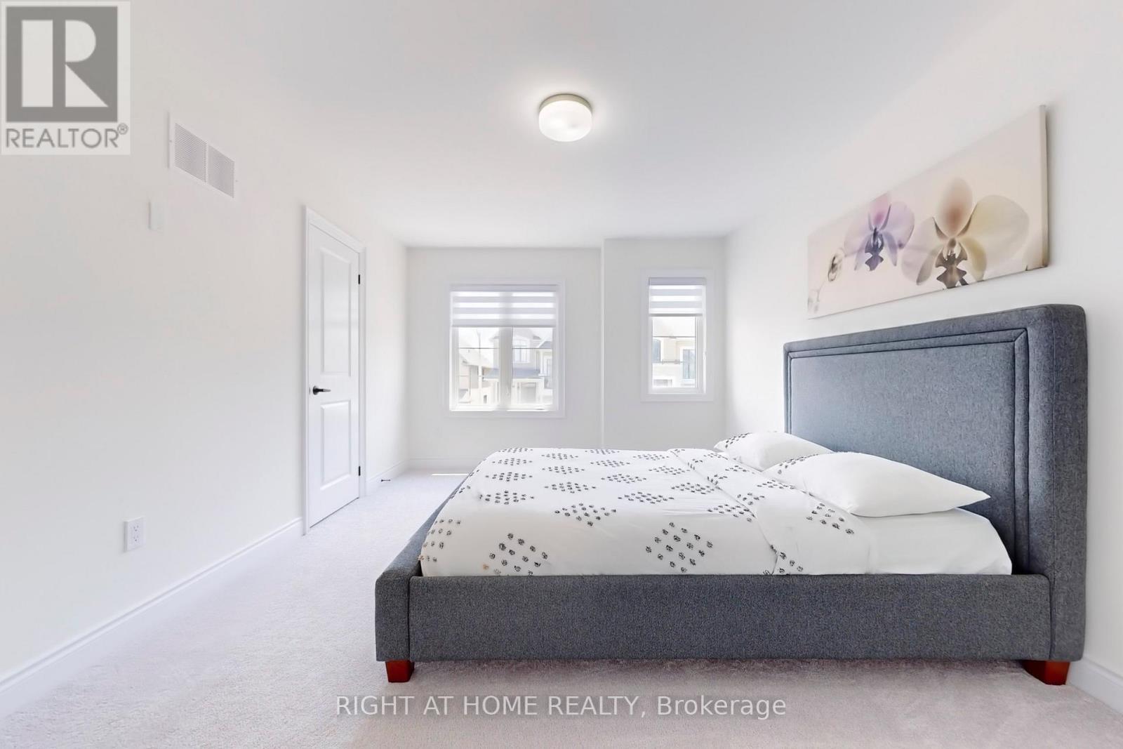 












1348 BLACKMORE STREET

,
Innisfil (Alcona),




Ontario
L9S0P2

