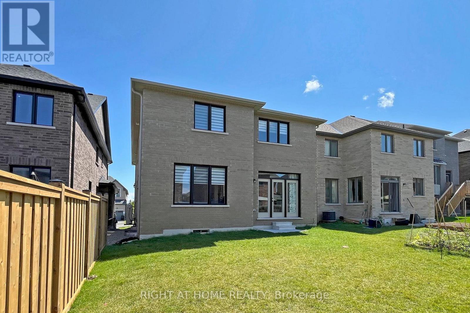 












1348 BLACKMORE STREET

,
Innisfil (Alcona),




Ontario
L9S0P2

