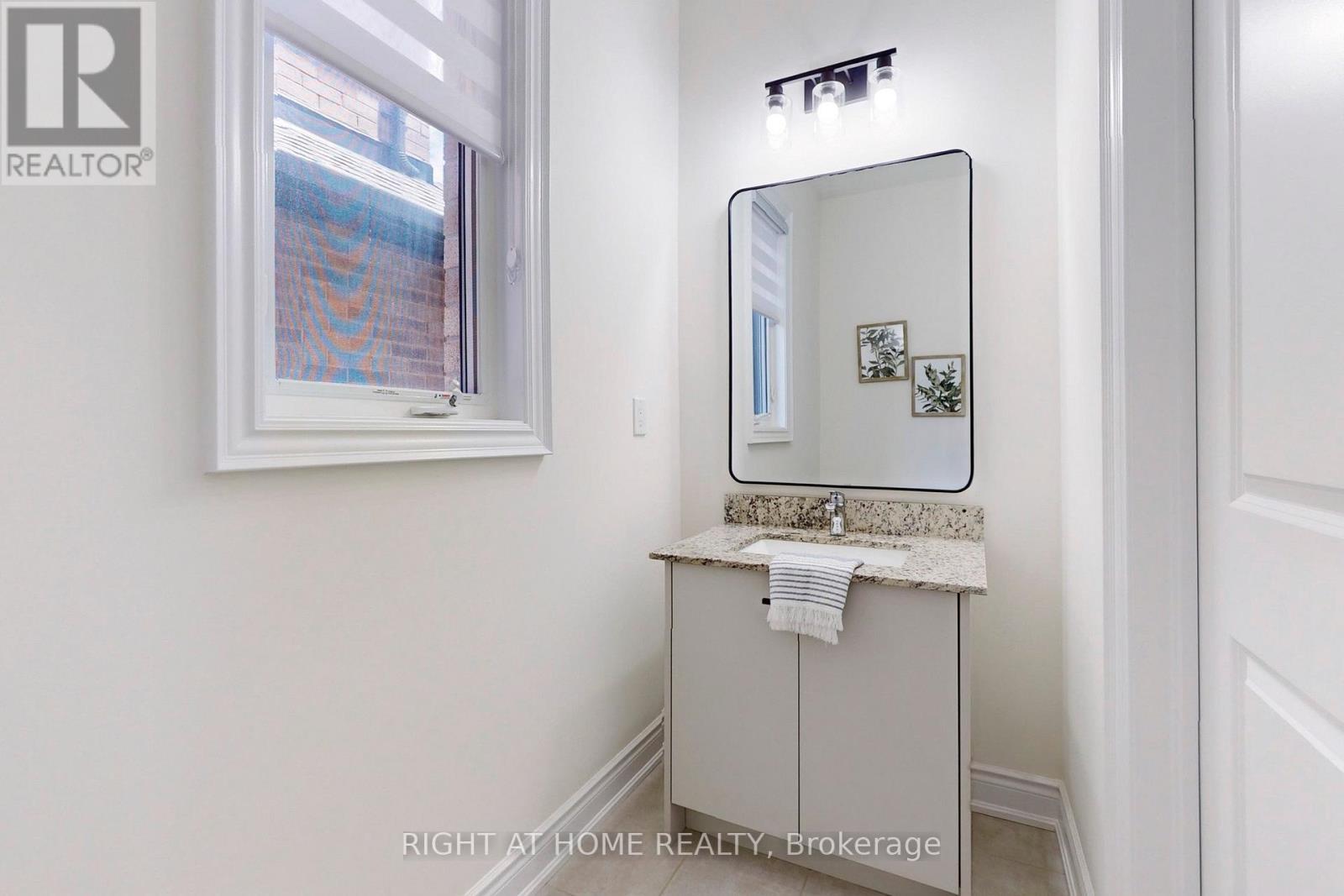 












1348 BLACKMORE STREET

,
Innisfil (Alcona),




Ontario
L9S0P2

