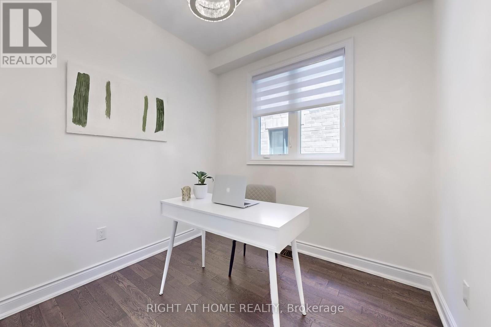 












1348 BLACKMORE STREET

,
Innisfil (Alcona),




Ontario
L9S0P2

