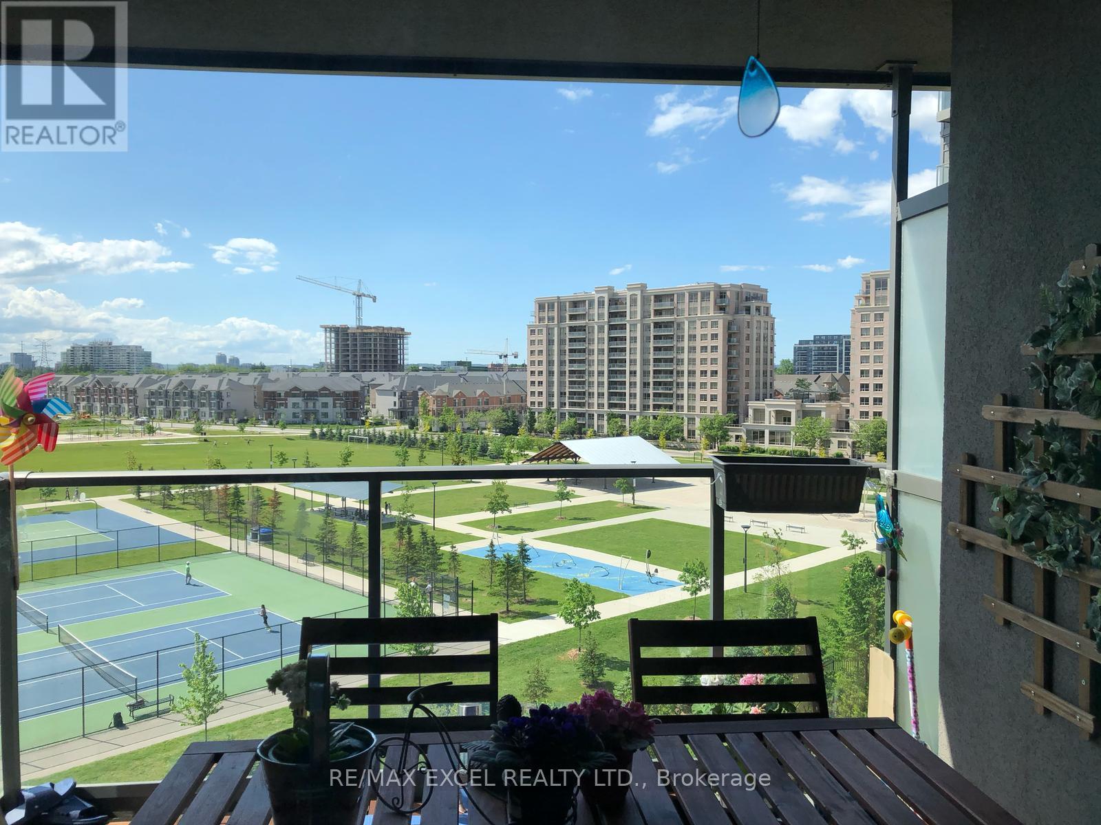 












806 - 253 SOUTH PARK ROAD

,
Markham (Commerce Valley),




Ontario
L3T0B4

