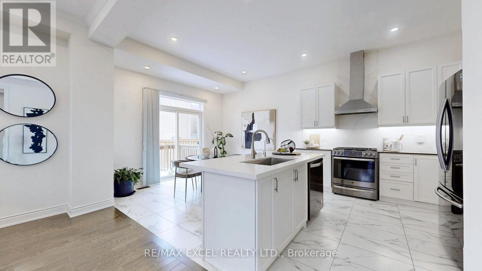 












42 ROBERT BALDWIN BOULEVARD

,
East Gwillimbury (Sharon),




Ontario
L9N0R4

