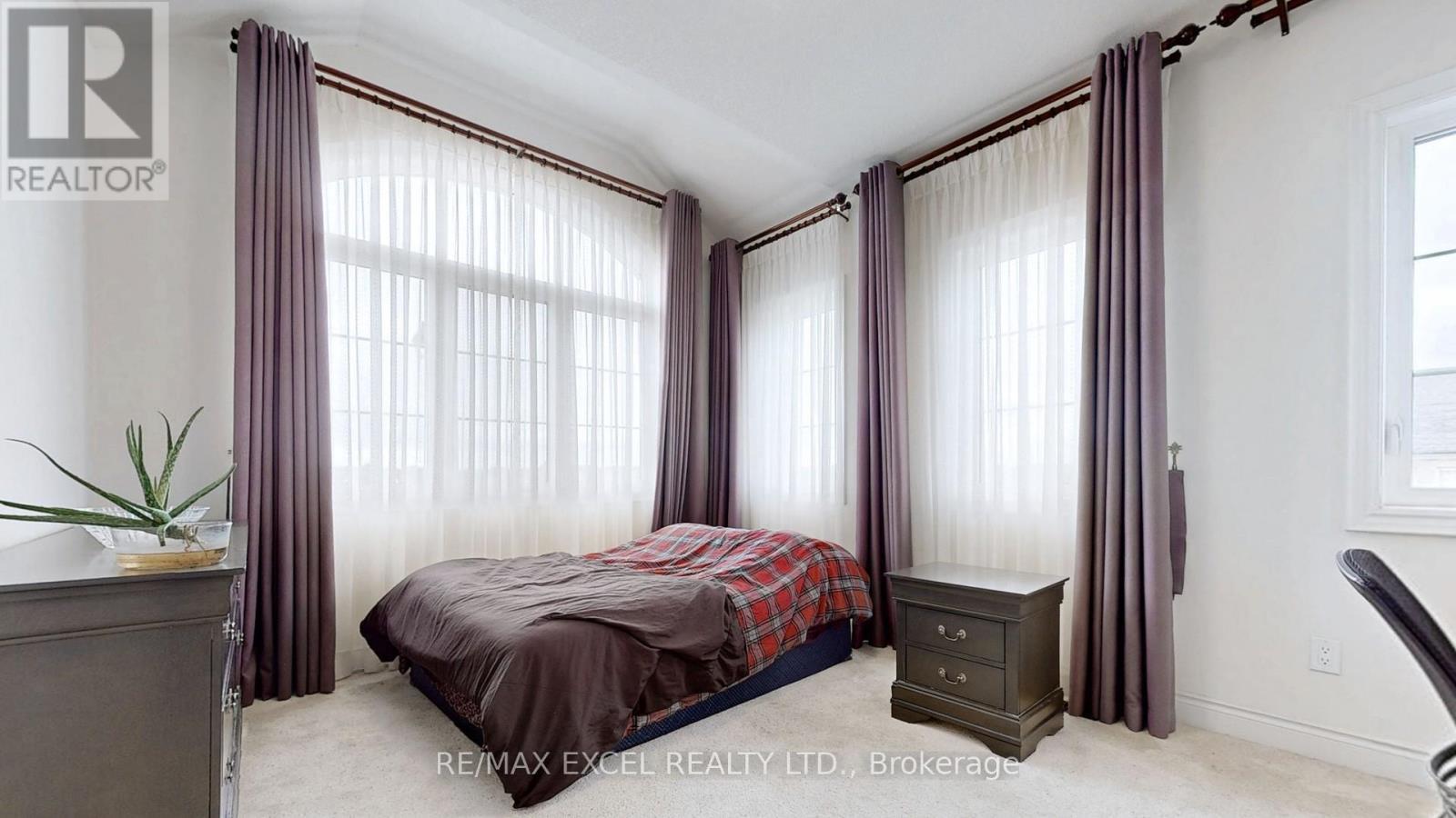 












42 ROBERT BALDWIN BOULEVARD

,
East Gwillimbury (Sharon),




Ontario
L9N0R4

