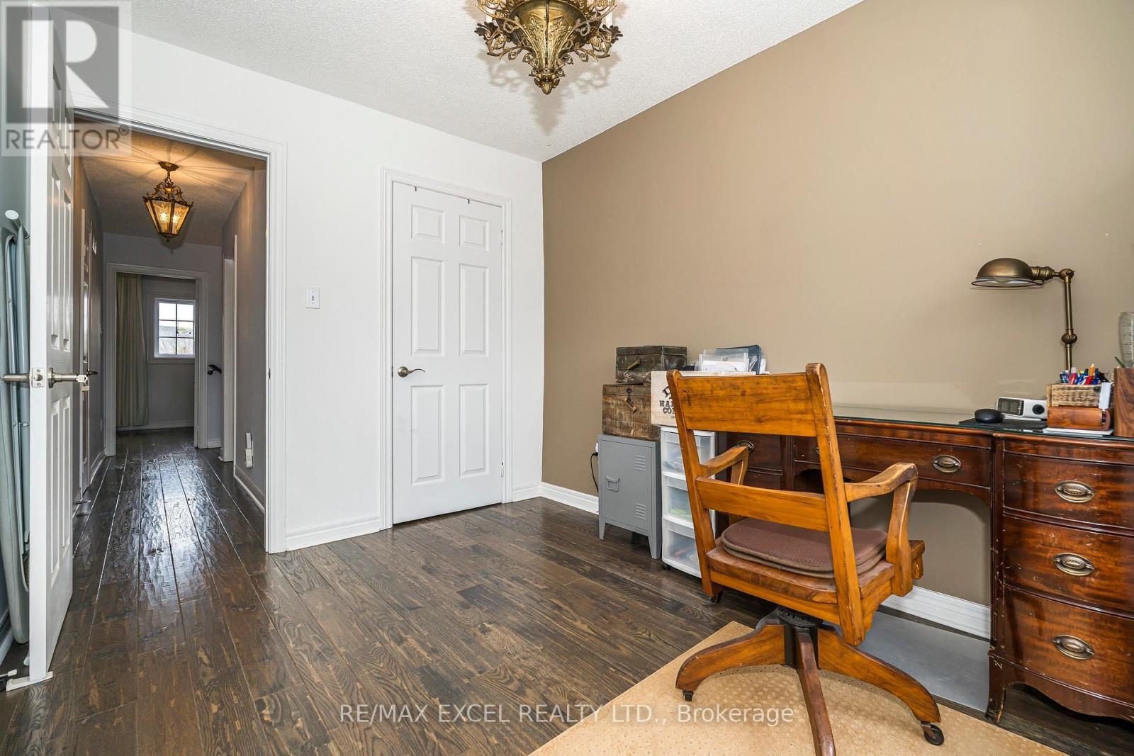 












568 ROURKE PLACE

,
Newmarket (Gorham-College Manor),




Ontario
L3Y8S8

