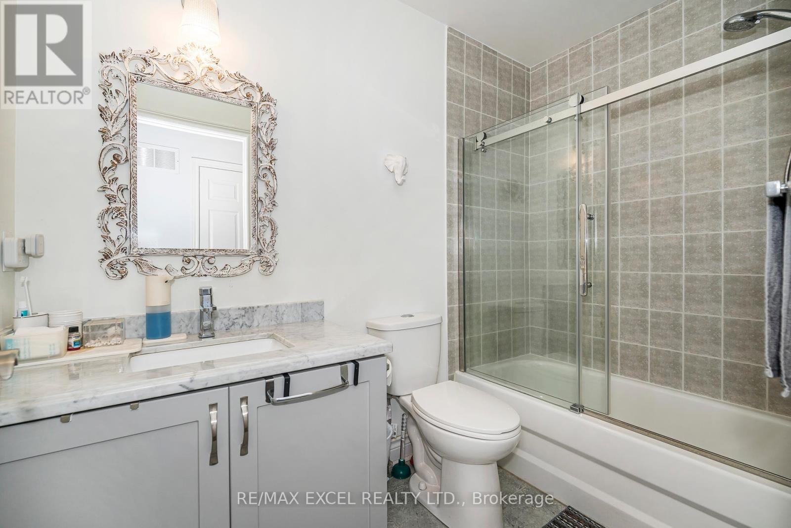 












568 ROURKE PLACE

,
Newmarket (Gorham-College Manor),




Ontario
L3Y8S8

