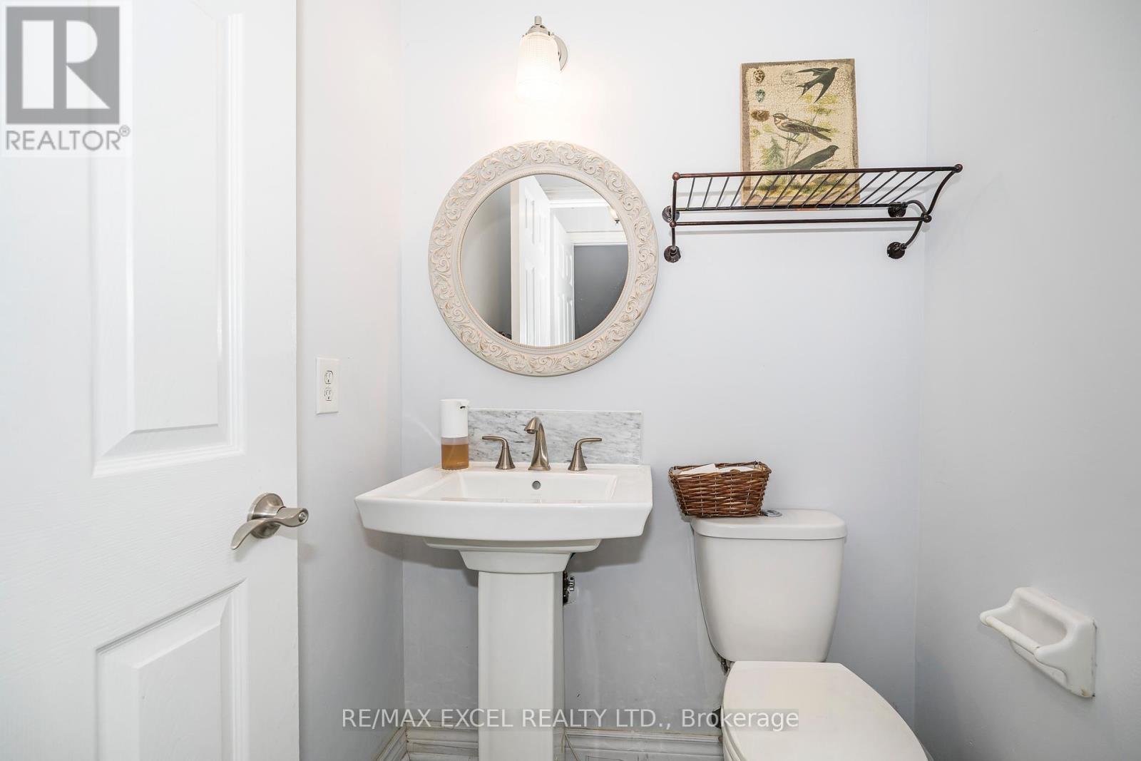 












568 ROURKE PLACE

,
Newmarket (Gorham-College Manor),




Ontario
L3Y8S8

