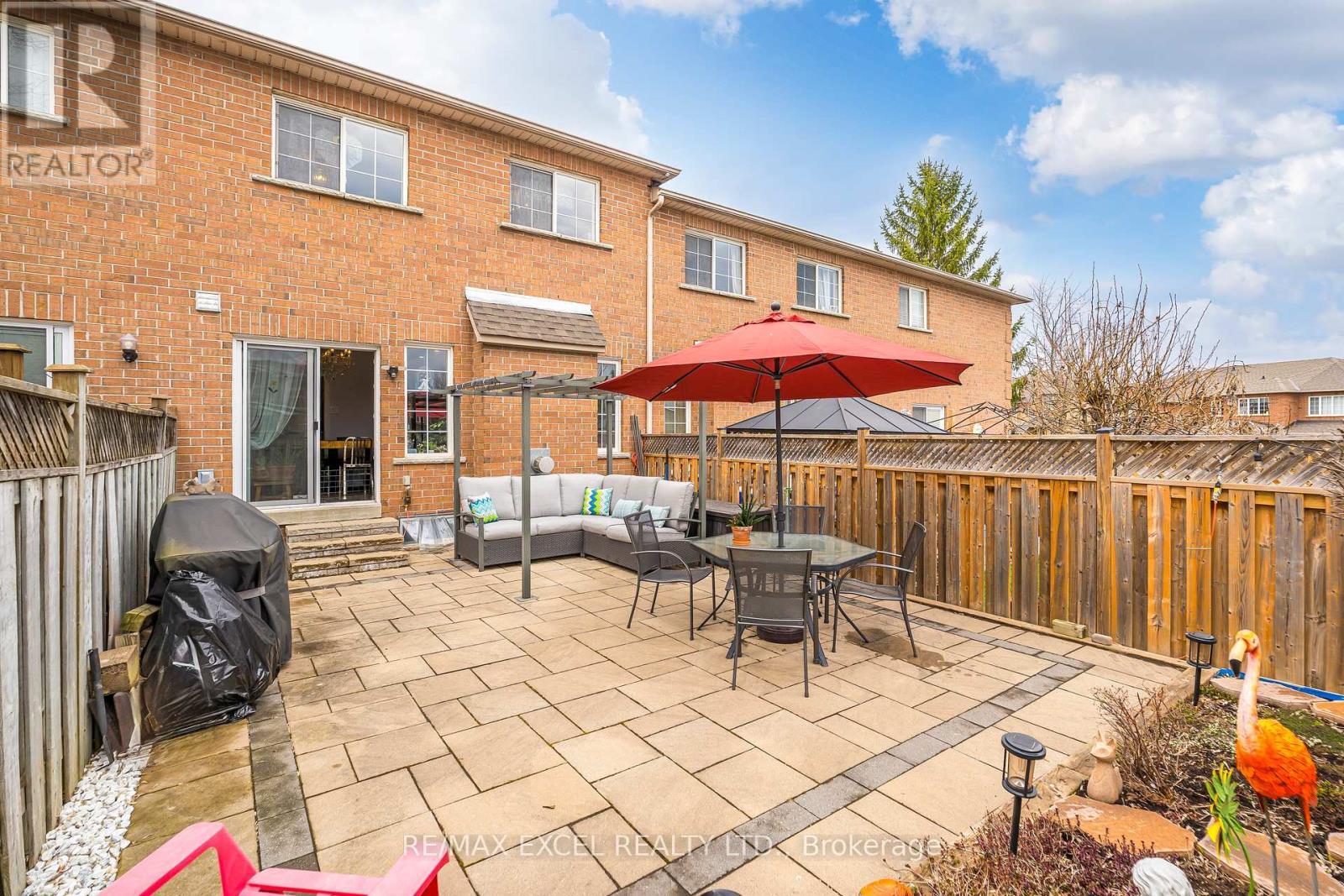 












568 ROURKE PLACE

,
Newmarket (Gorham-College Manor),




Ontario
L3Y8S8

