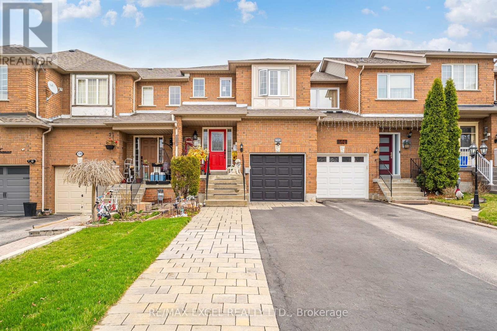 












568 ROURKE PLACE

,
Newmarket (Gorham-College Manor),




Ontario
L3Y8S8

