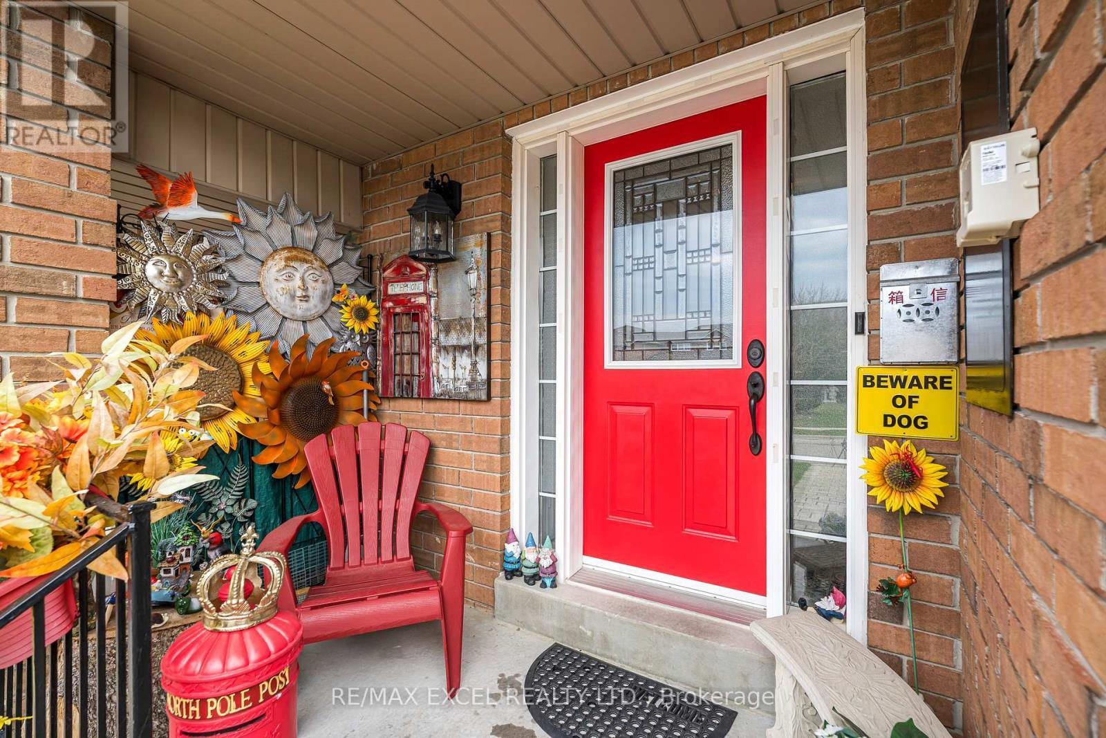 












568 ROURKE PLACE

,
Newmarket (Gorham-College Manor),




Ontario
L3Y8S8

