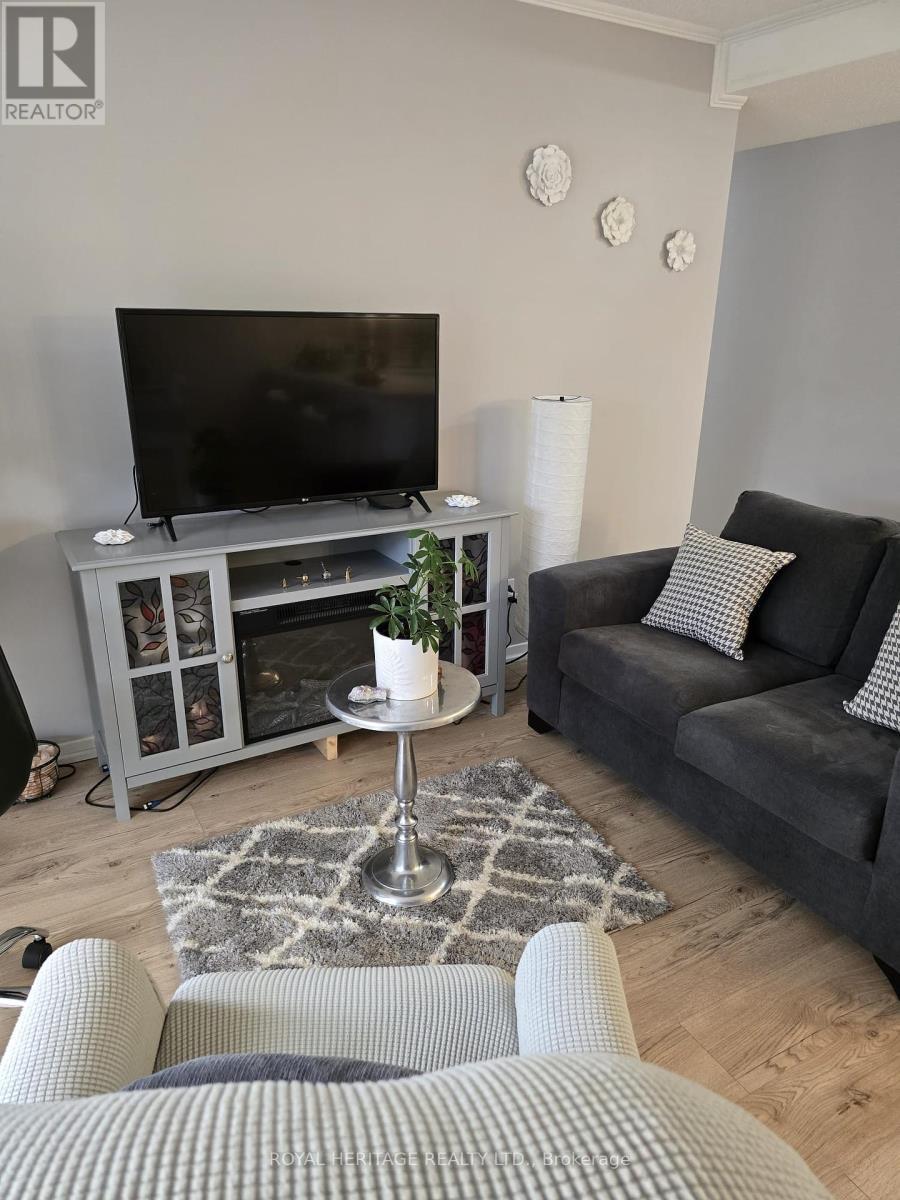 












303 - 166 OLIVE STREET

,
East Gwillimbury (Holland Landing),




Ontario
L9N1M9

