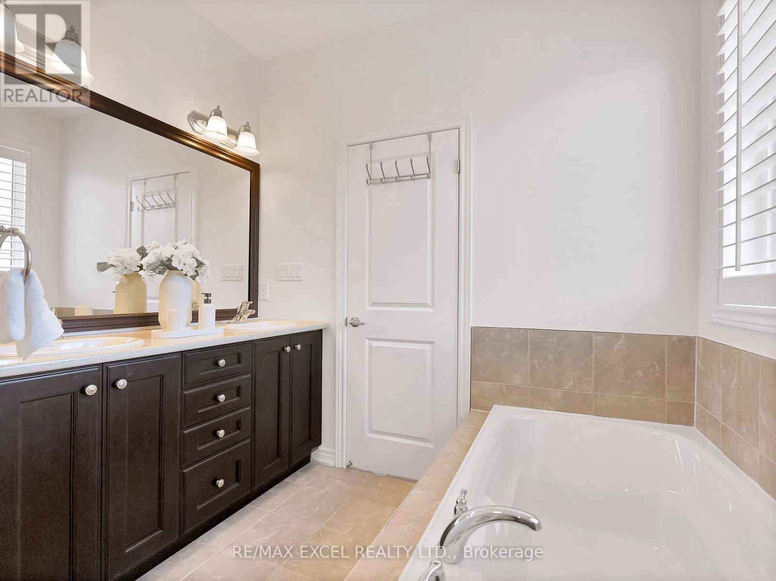 












322 BARONS STREET

,
Vaughan (Kleinburg),




Ontario
L4H4H4

