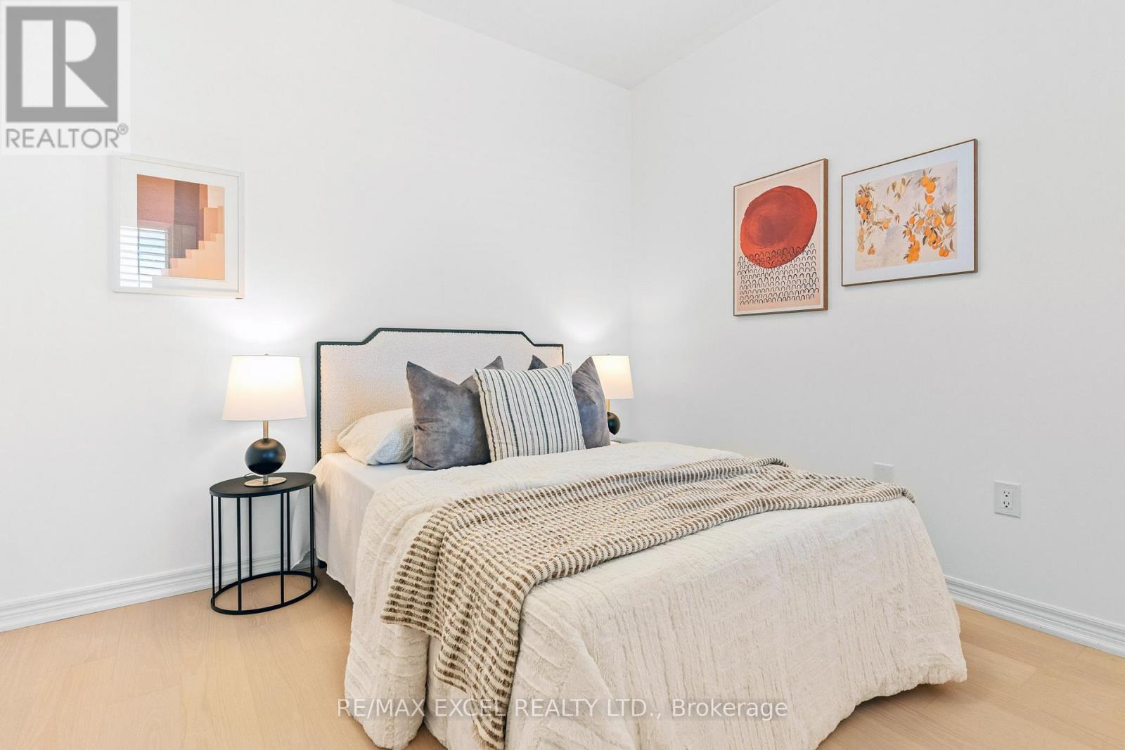 












322 BARONS STREET

,
Vaughan (Kleinburg),




Ontario
L4H4H4

