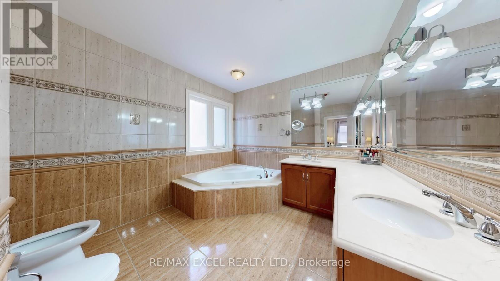 












65 PATHLANE ROAD

,
Richmond Hill (Langstaff),




Ontario
L4B4A5

