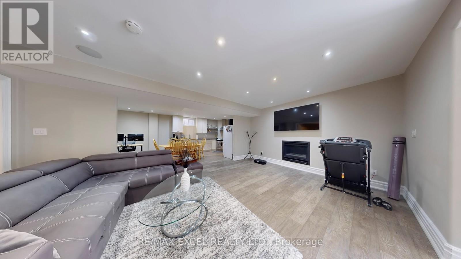 












65 PATHLANE ROAD

,
Richmond Hill (Langstaff),




Ontario
L4B4A5

