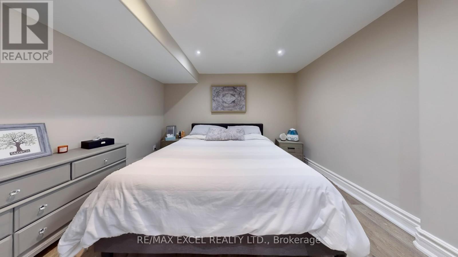 












65 PATHLANE ROAD

,
Richmond Hill (Langstaff),




Ontario
L4B4A5

