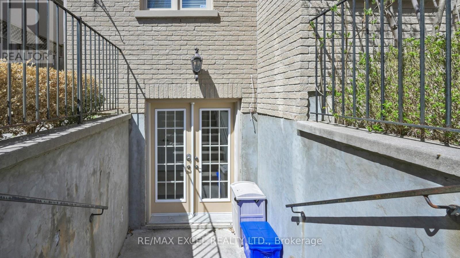 












65 PATHLANE ROAD

,
Richmond Hill (Langstaff),




Ontario
L4B4A5

