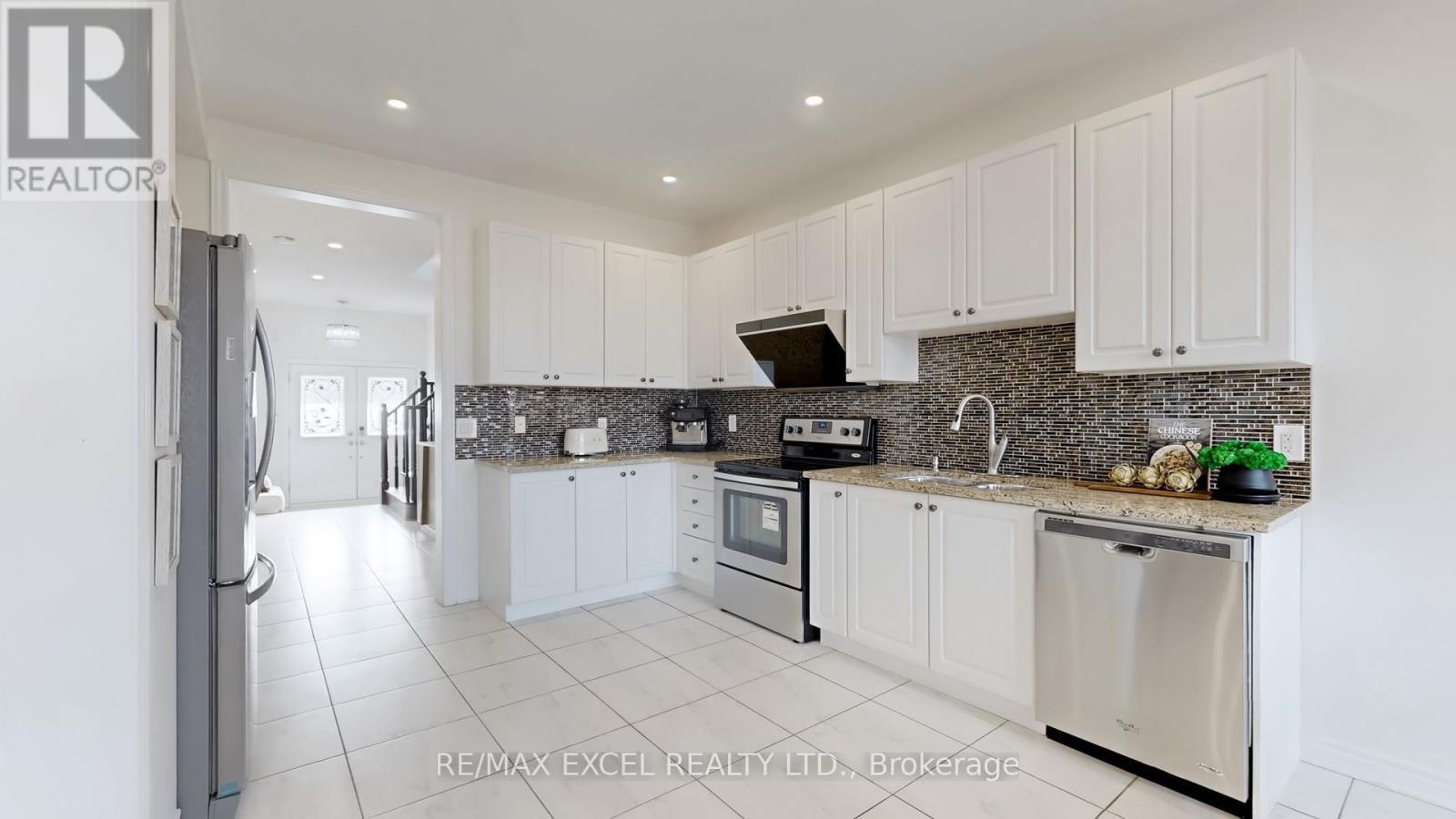












11 UNITY GARDENS DRIVE

,
Markham (Village Green-South Unionville),




Ontario
L3R5R6

