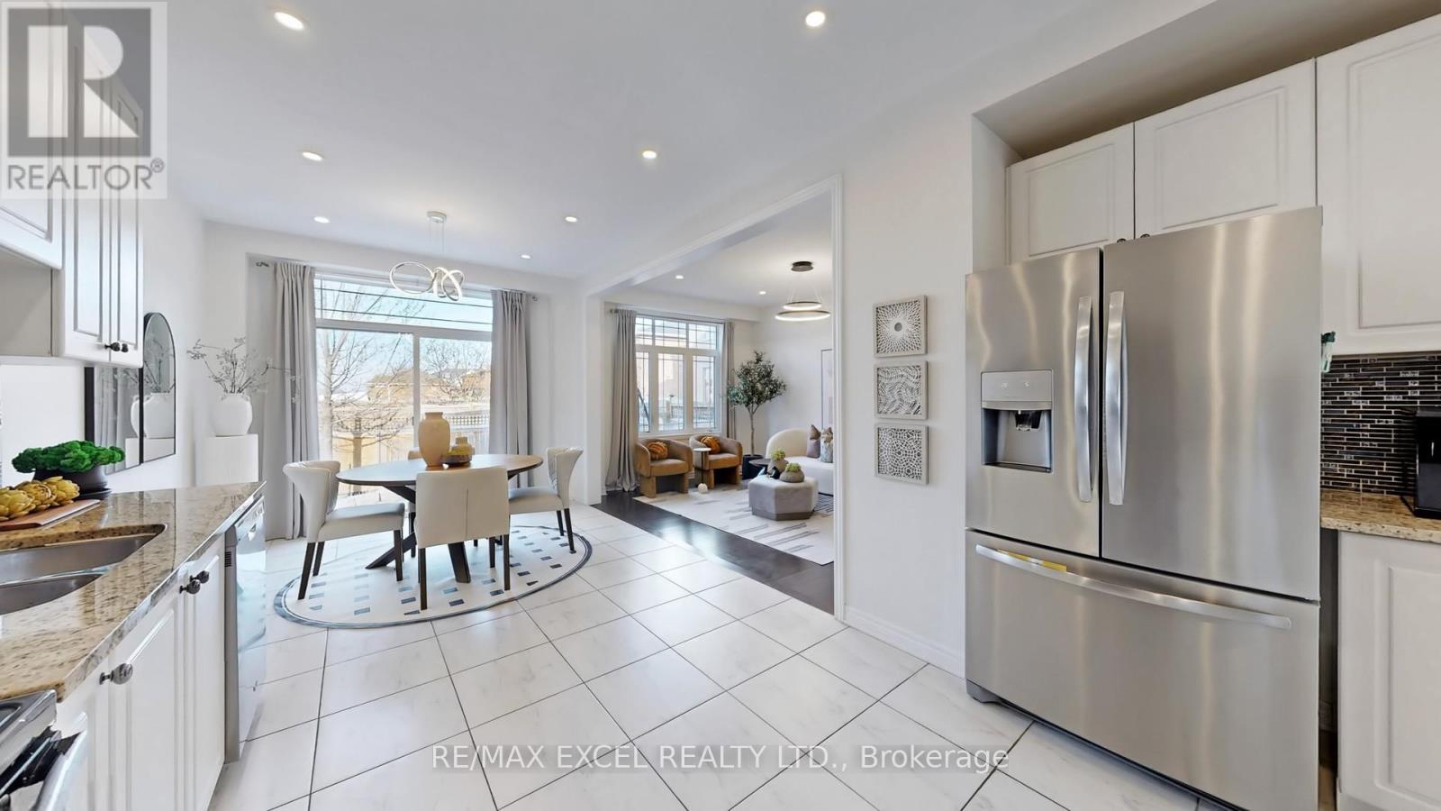 












11 UNITY GARDENS DRIVE

,
Markham (Village Green-South Unionville),




Ontario
L3R5R6

