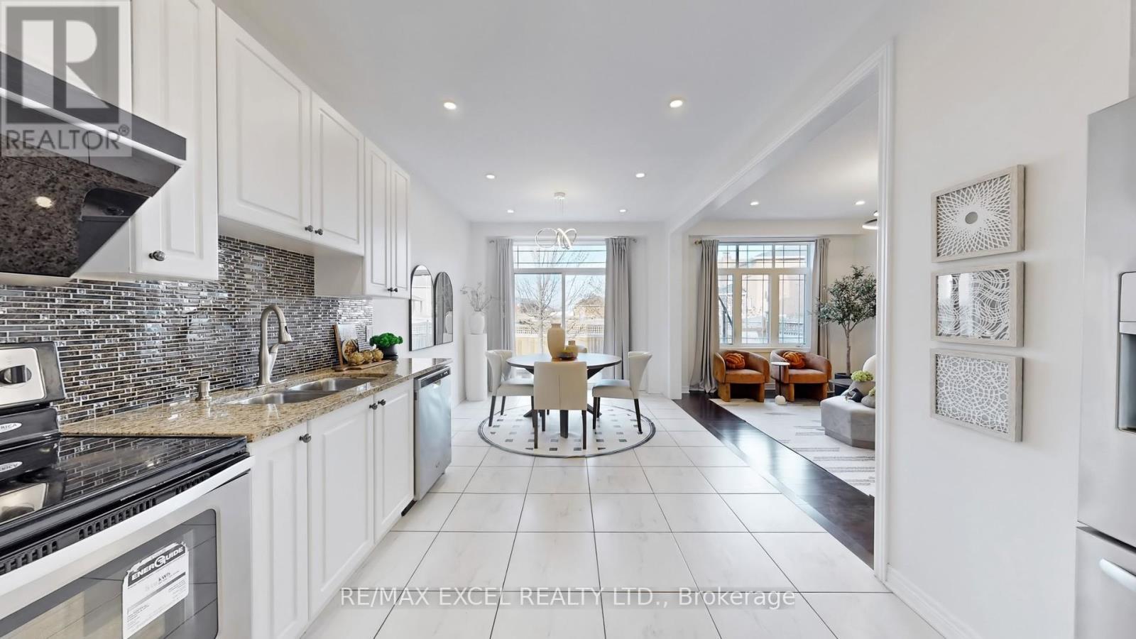 












11 UNITY GARDENS DRIVE

,
Markham (Village Green-South Unionville),




Ontario
L3R5R6

