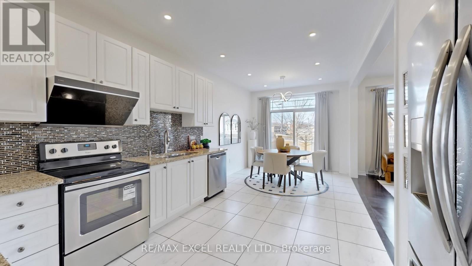 












11 UNITY GARDENS DRIVE

,
Markham (Village Green-South Unionville),




Ontario
L3R5R6


