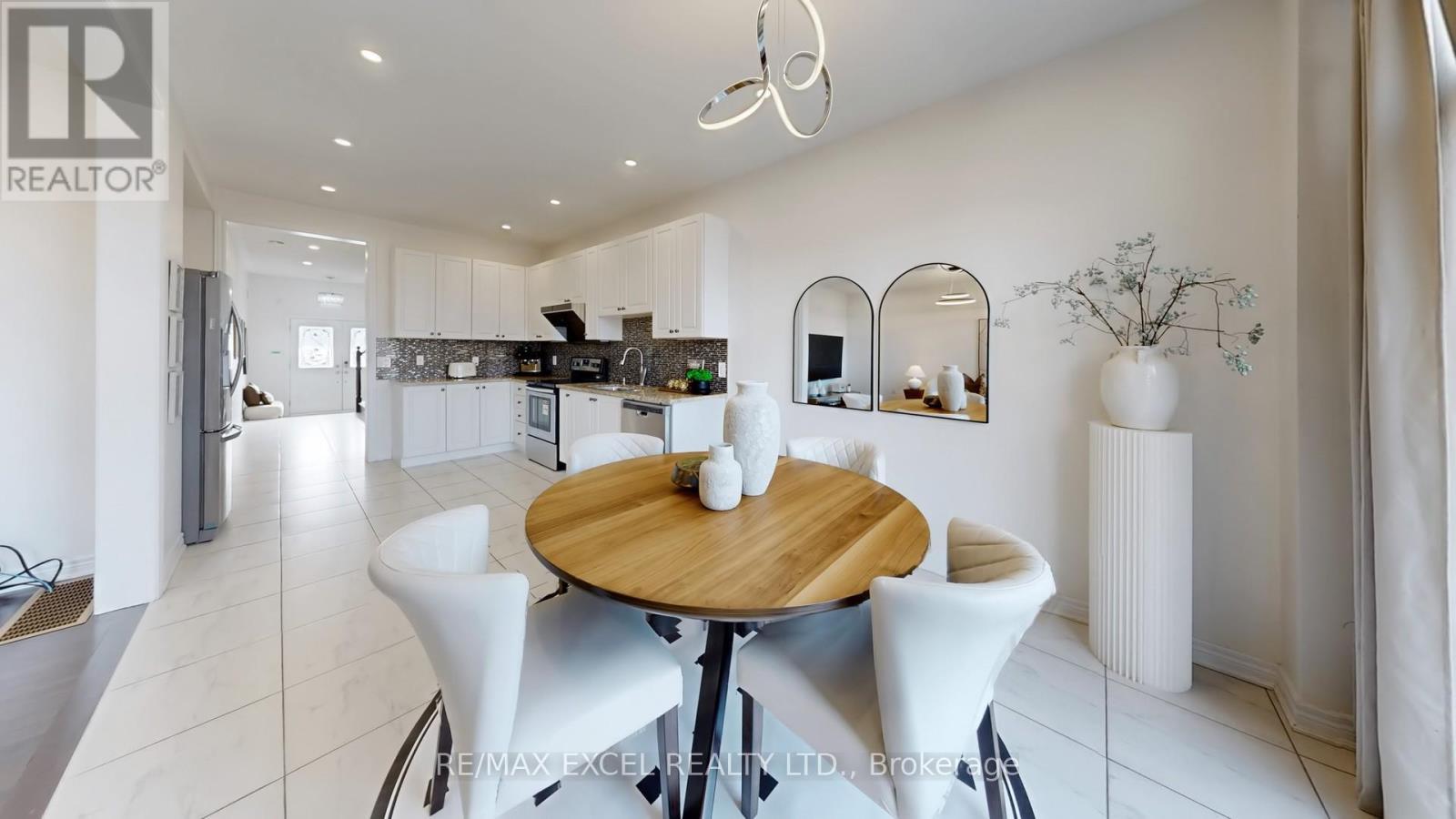 












11 UNITY GARDENS DRIVE

,
Markham (Village Green-South Unionville),




Ontario
L3R5R6

