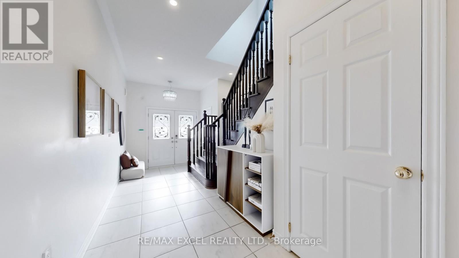 












11 UNITY GARDENS DRIVE

,
Markham (Village Green-South Unionville),




Ontario
L3R5R6

