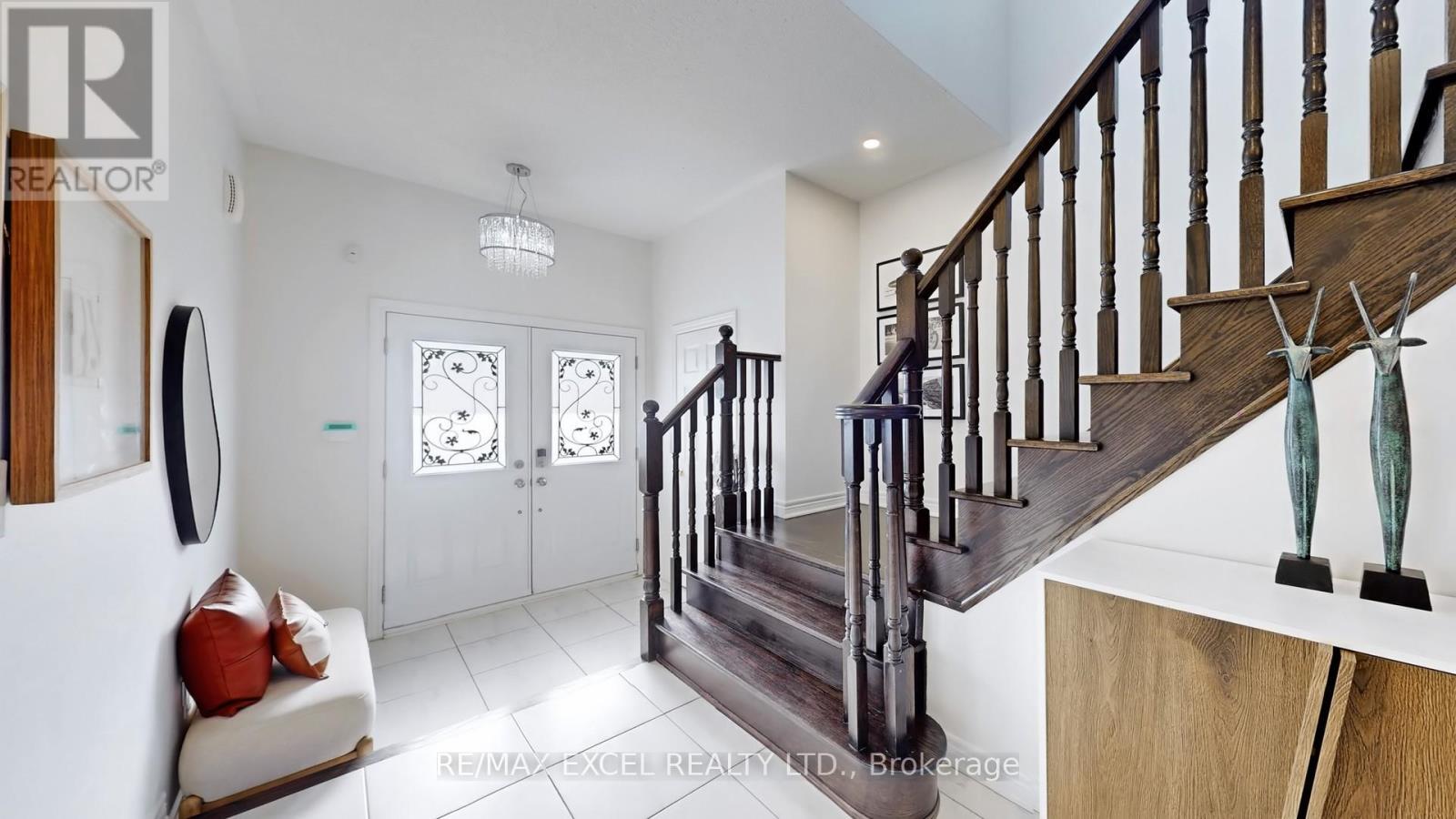 












11 UNITY GARDENS DRIVE

,
Markham (Village Green-South Unionville),




Ontario
L3R5R6

