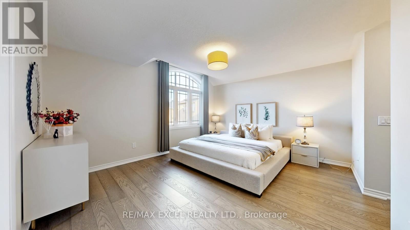 












11 UNITY GARDENS DRIVE

,
Markham (Village Green-South Unionville),




Ontario
L3R5R6

