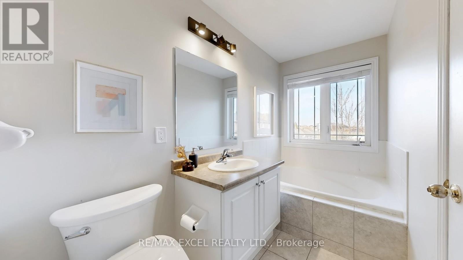 












11 UNITY GARDENS DRIVE

,
Markham (Village Green-South Unionville),




Ontario
L3R5R6


