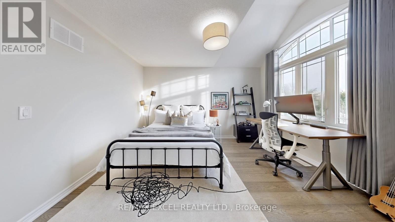 












11 UNITY GARDENS DRIVE

,
Markham (Village Green-South Unionville),




Ontario
L3R5R6

