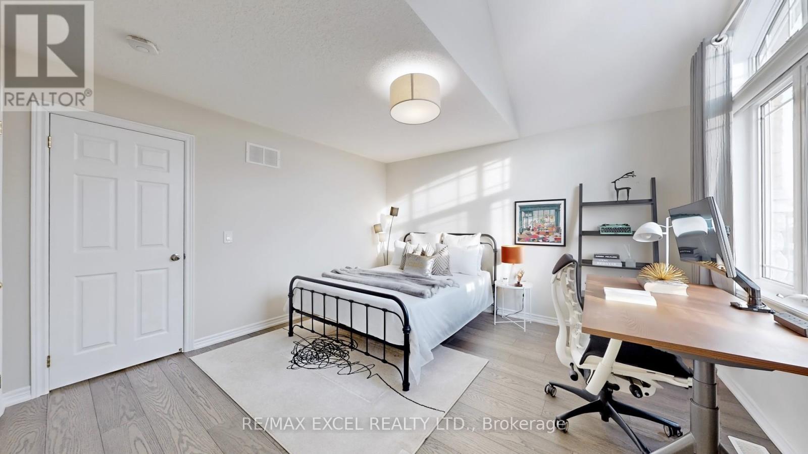 












11 UNITY GARDENS DRIVE

,
Markham (Village Green-South Unionville),




Ontario
L3R5R6

