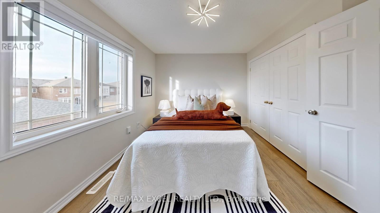 












11 UNITY GARDENS DRIVE

,
Markham (Village Green-South Unionville),




Ontario
L3R5R6

