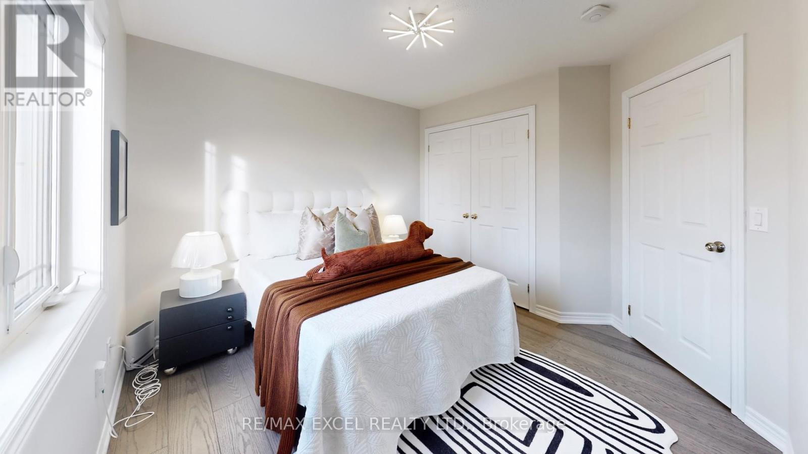 












11 UNITY GARDENS DRIVE

,
Markham (Village Green-South Unionville),




Ontario
L3R5R6

