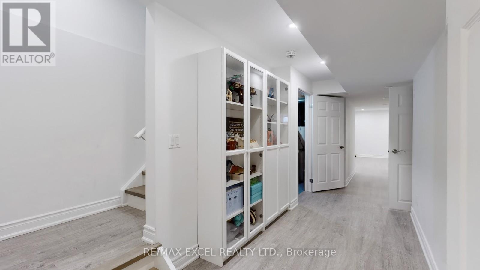 












11 UNITY GARDENS DRIVE

,
Markham (Village Green-South Unionville),




Ontario
L3R5R6

