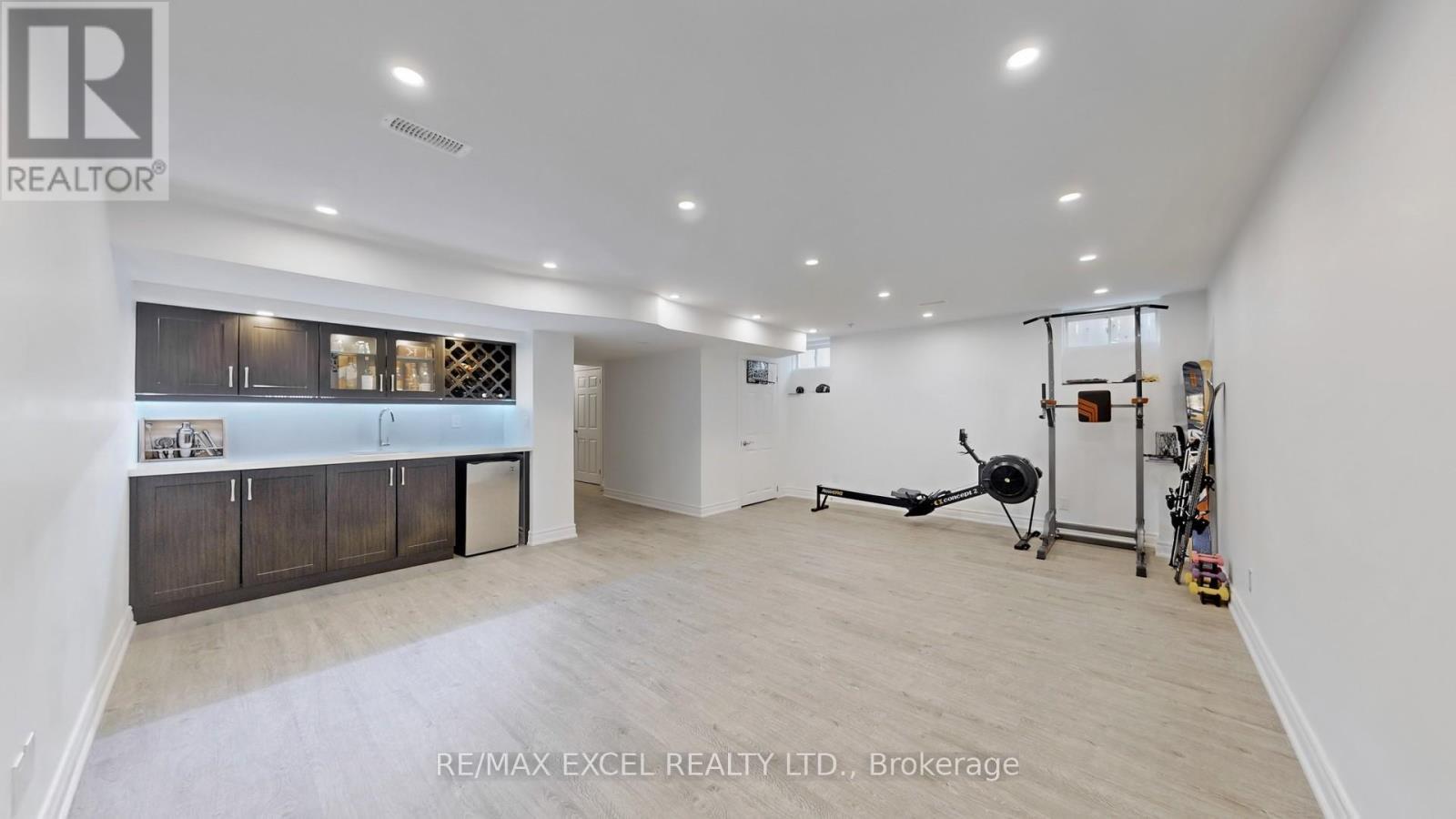 












11 UNITY GARDENS DRIVE

,
Markham (Village Green-South Unionville),




Ontario
L3R5R6

