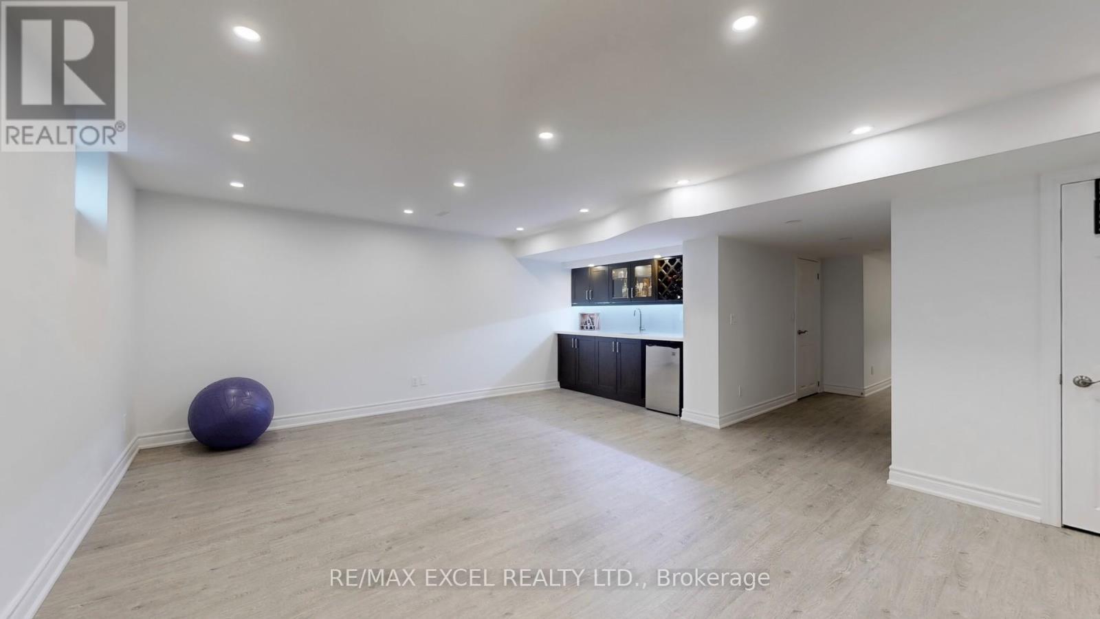 












11 UNITY GARDENS DRIVE

,
Markham (Village Green-South Unionville),




Ontario
L3R5R6

